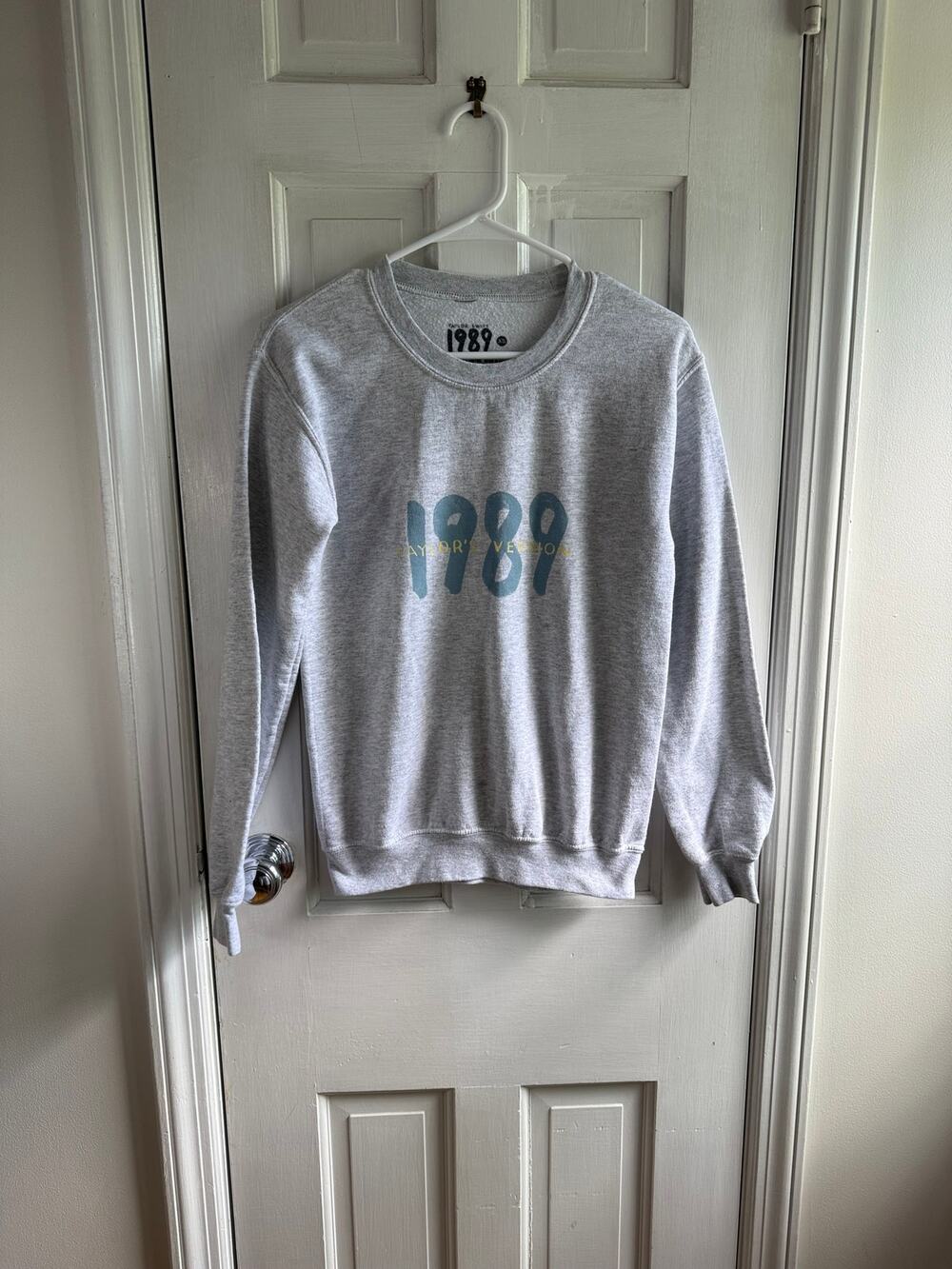 Official Taylor Swift 1989 Taylor’s Version Heather Gray Crewneck Sweatshirt XS